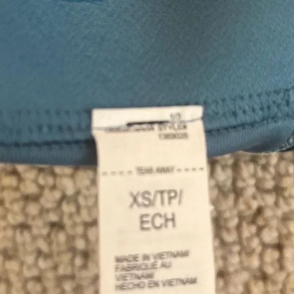 Under Armour Teal and Blue Patterned Cross Back Sports Bra - Picture 10 of 10